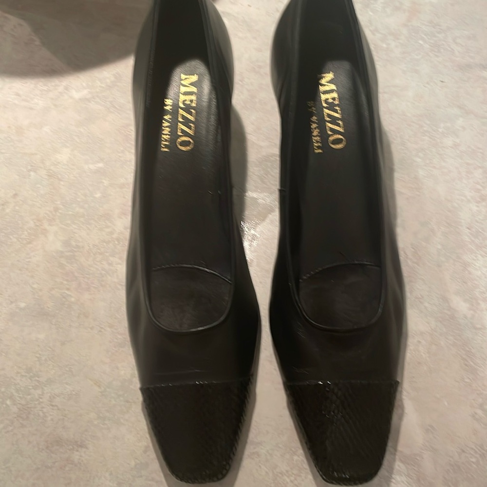 Mezzo by Vaneli heels